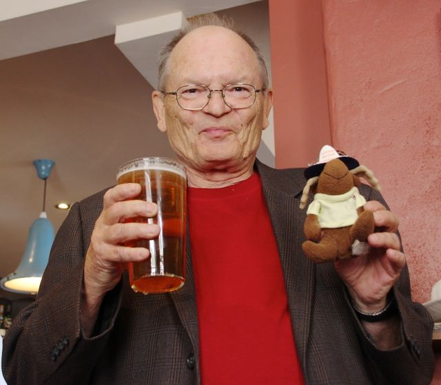 David Sinclair poses with another famoose Canadian