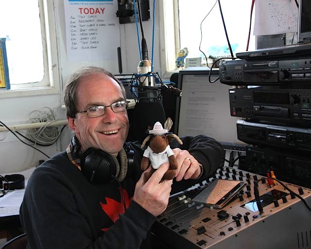 A famoose man and a famoose moose 