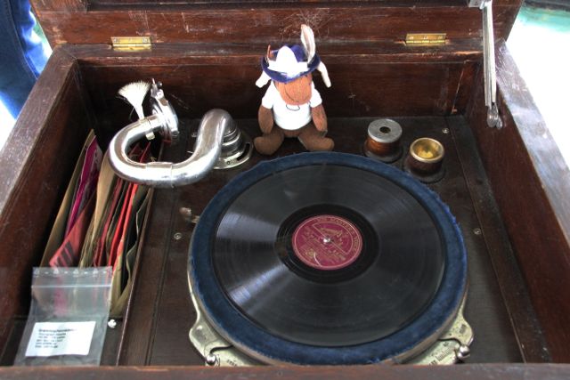 What's on the turntable? - It's Simon Dee's theme tune 